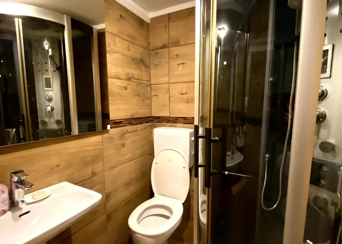 Private Lowerground With Terrace Apartament