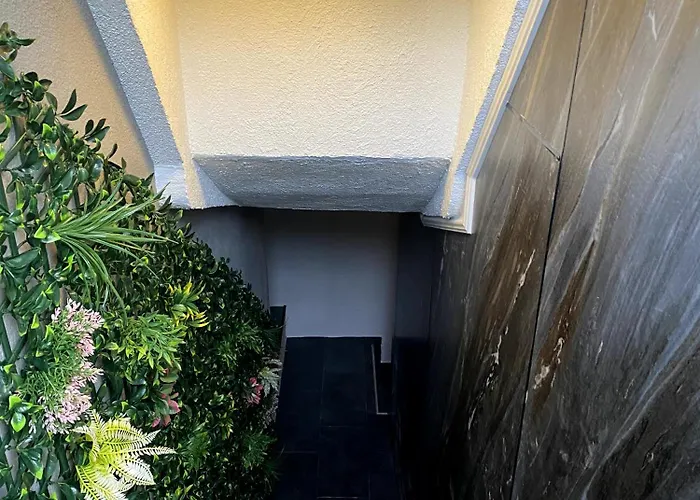 Apartament Private Lowerground With Terrace